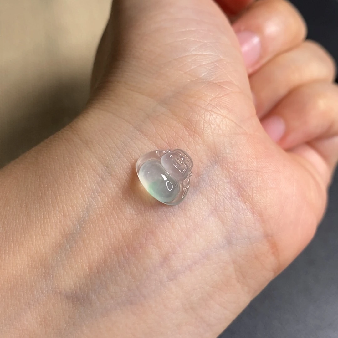 翡翠未镶嵌颈饰佛公