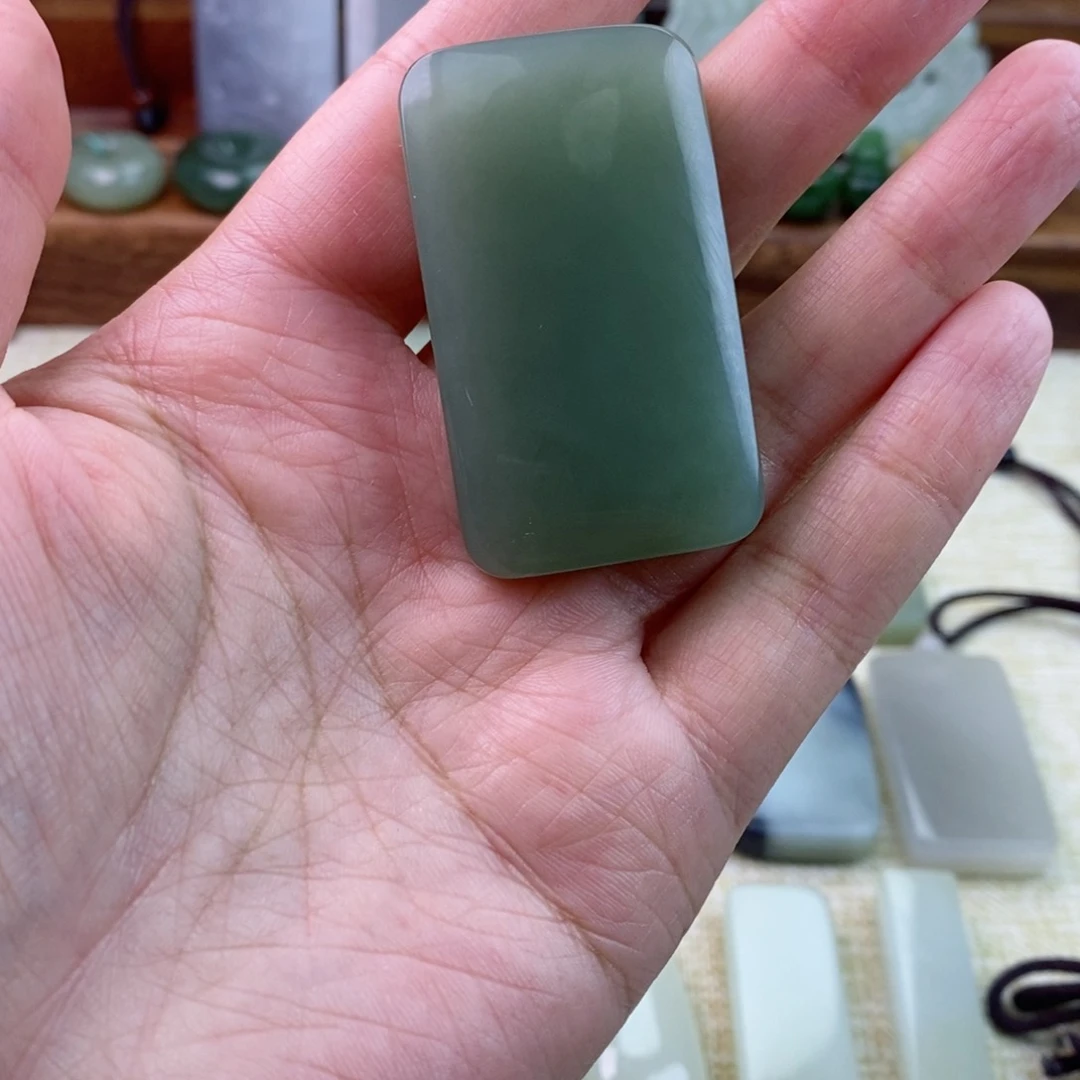 和田玉未镶嵌颈饰千**峰微包容有色根过渡色