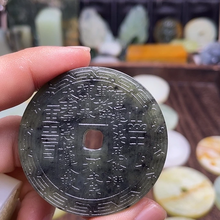 蛇纹石玉挂件未镶嵌明*