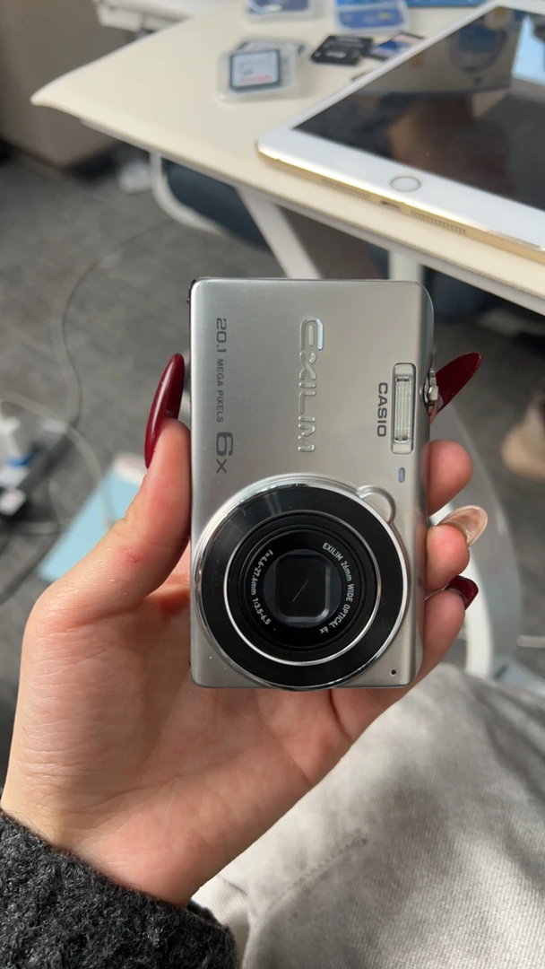 95新 Casio/卡西欧 zs35银色2010万像素6倍变焦复古ccd