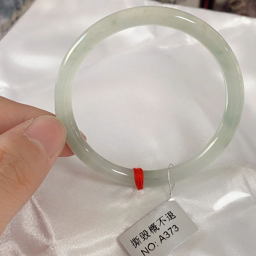翡翠未镶嵌手镯（圆镯）