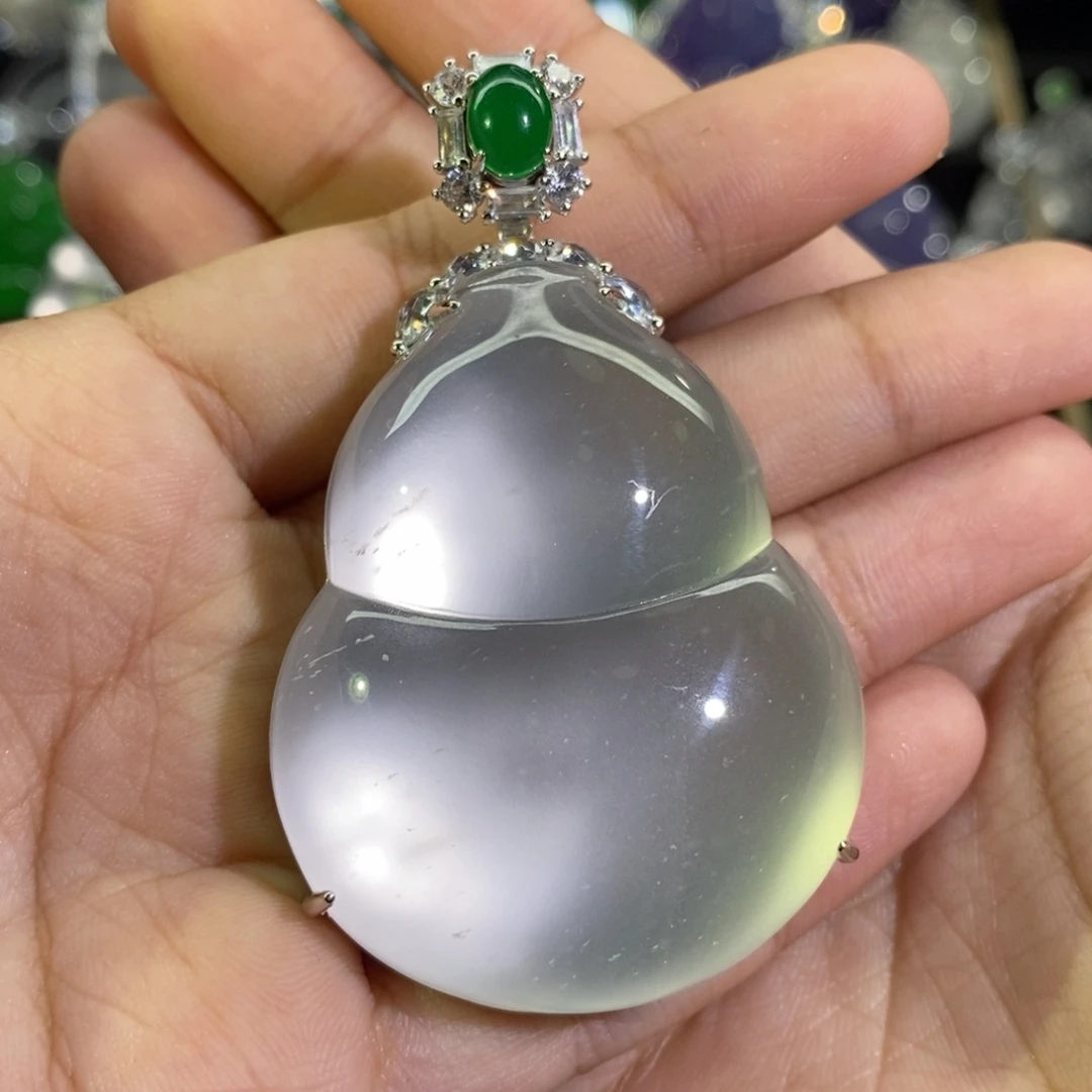 颈饰未镶嵌石英岩玉