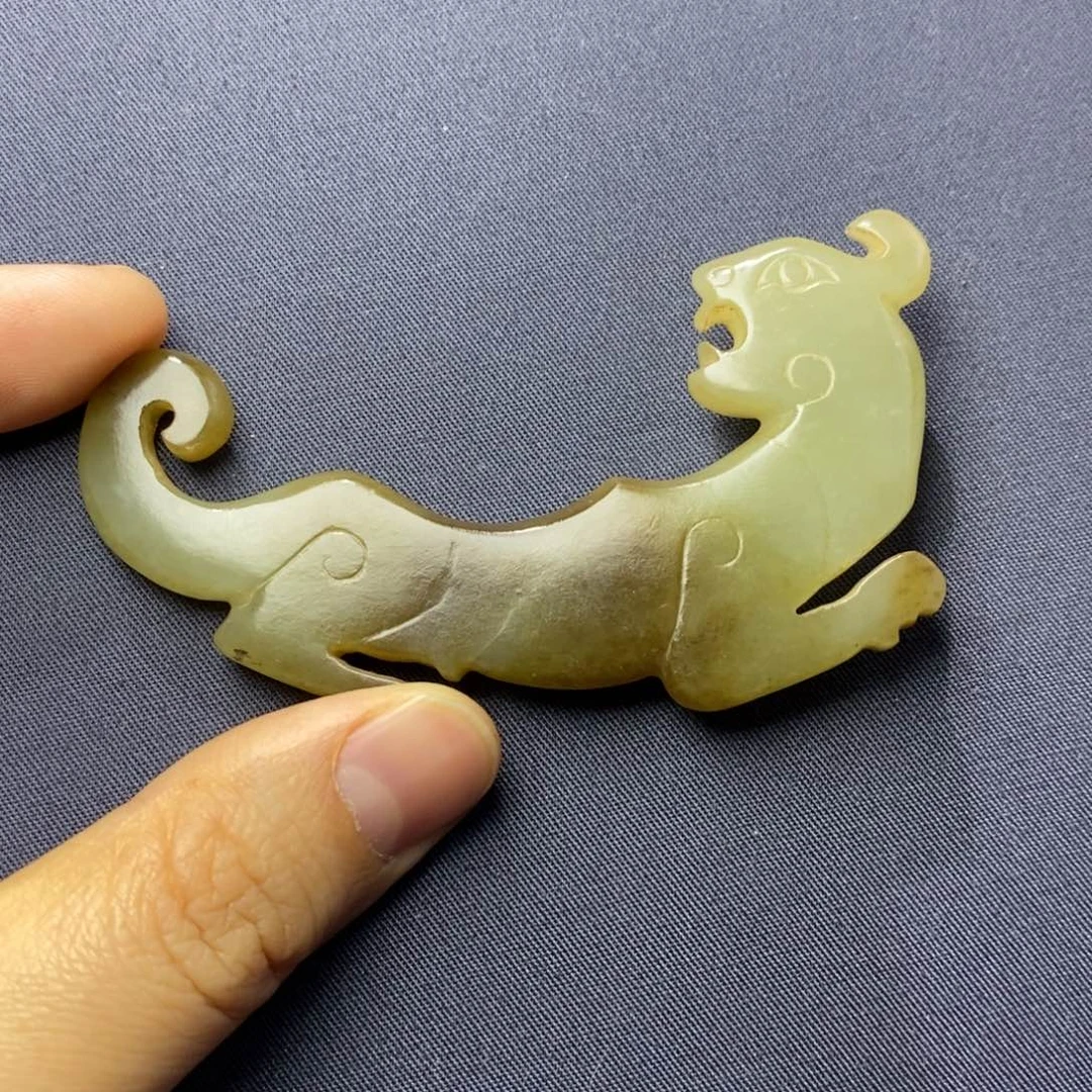 和田玉未镶嵌颈饰玉虎