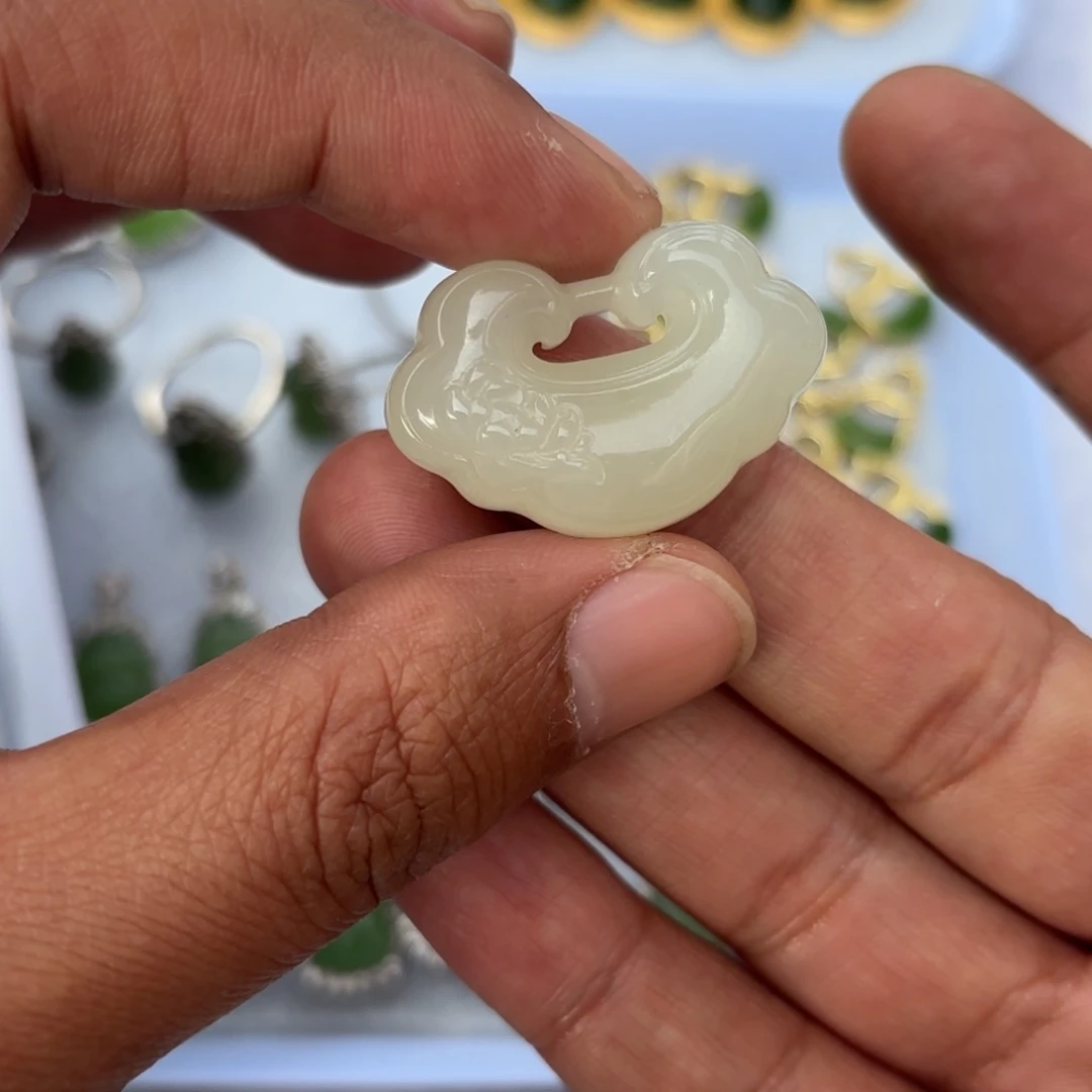 和田玉如意32尺寸未镶嵌长****姐定制不退换