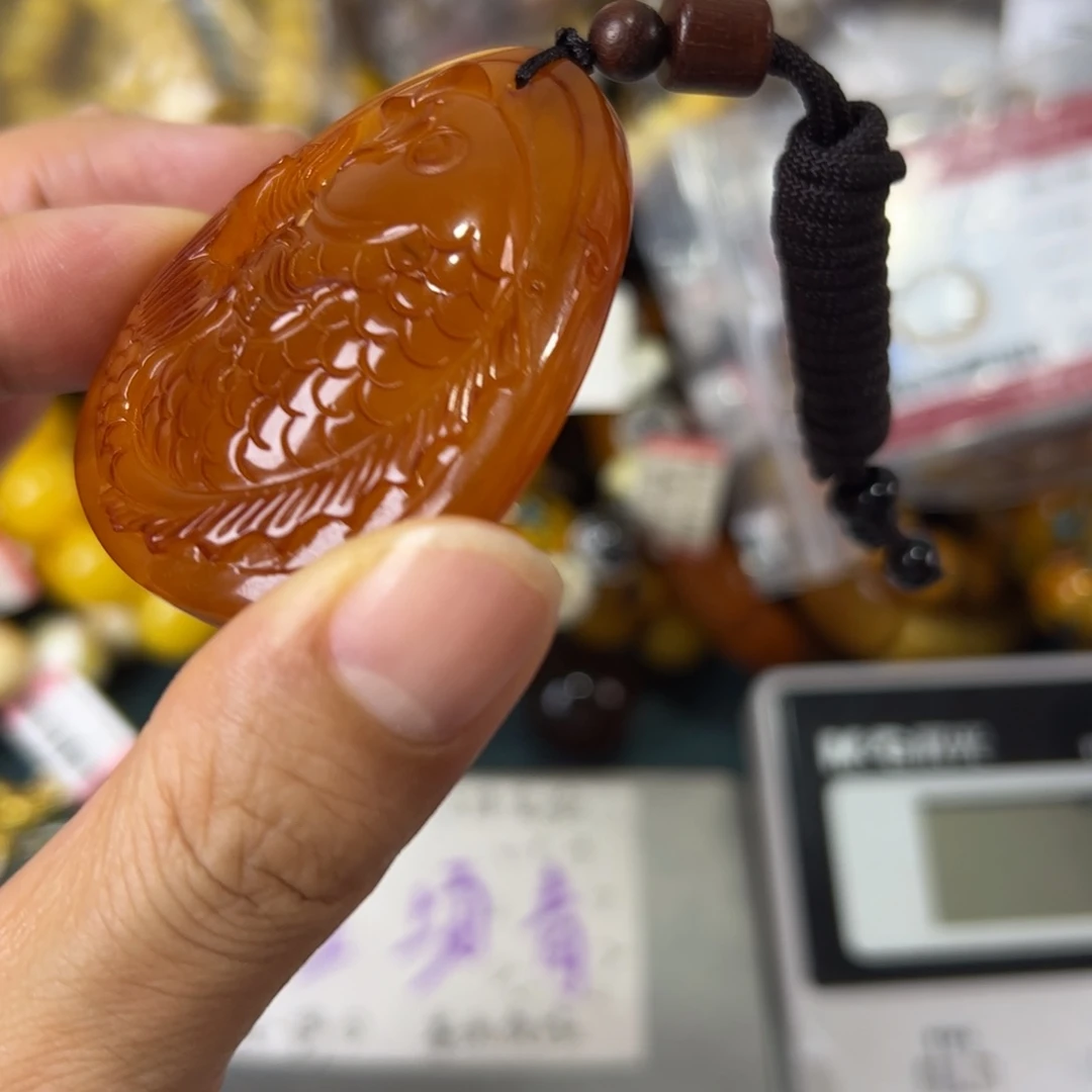 未镶嵌琥珀珠宝奇石676