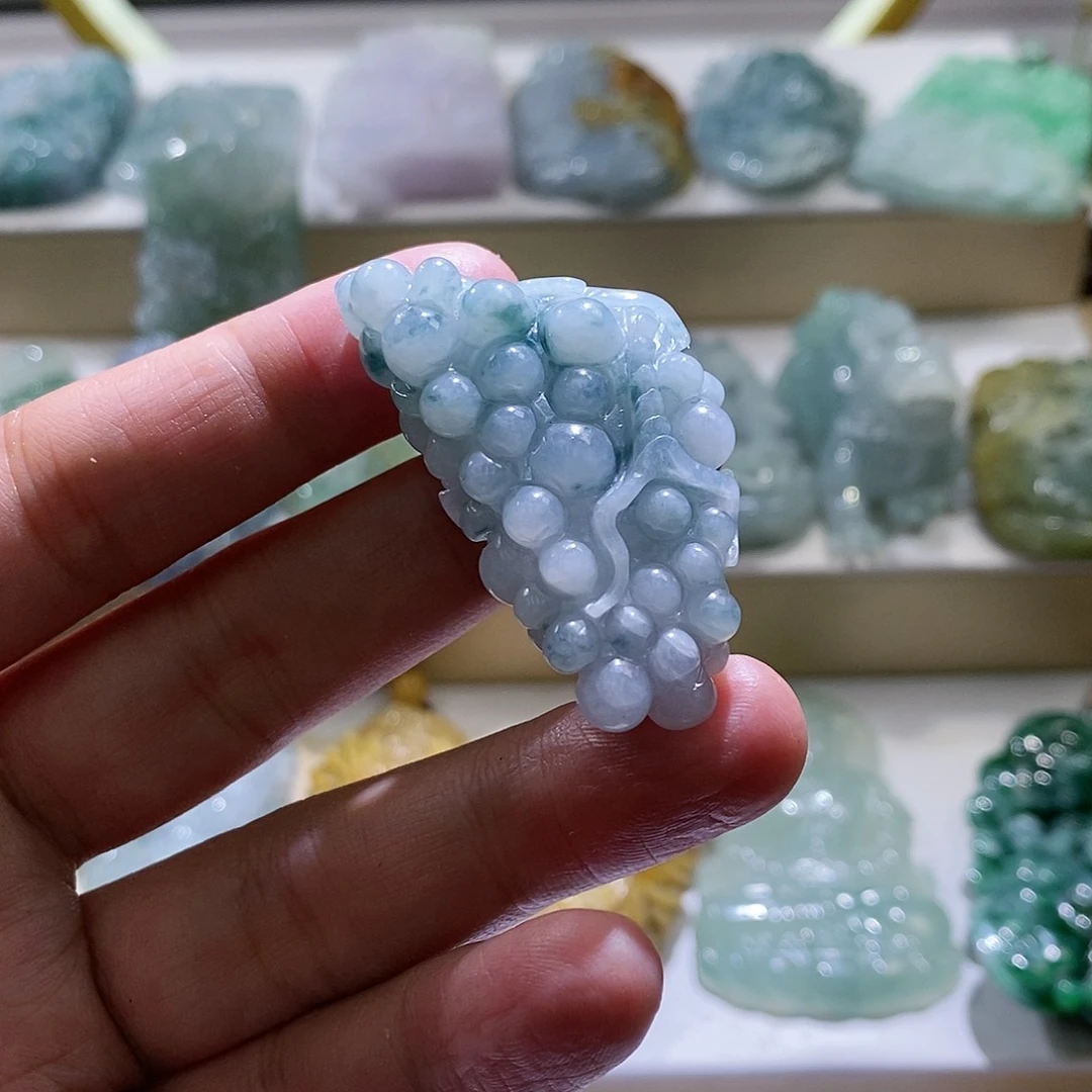 【闪购商品】翡翠颈饰未镶嵌源**断葡萄