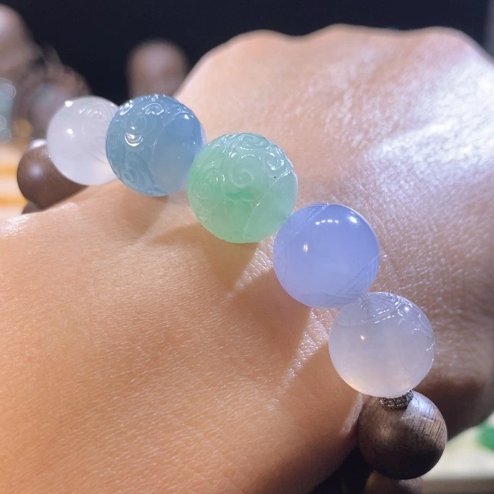 翡翠未镶嵌吊坠(不含链)翡翠雕刻五彩圆珠（可单出）