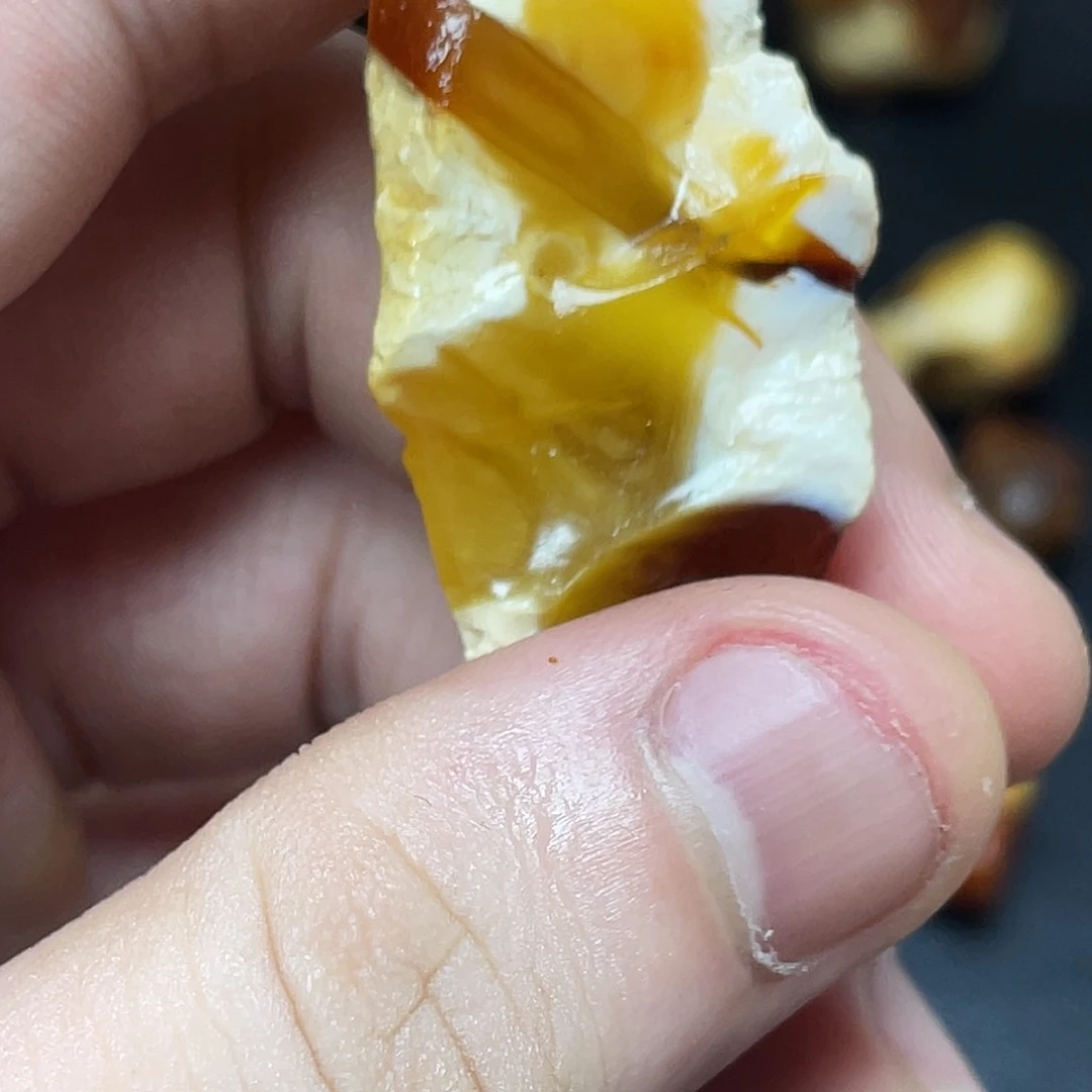 定制琥珀未镶嵌?**懂定制