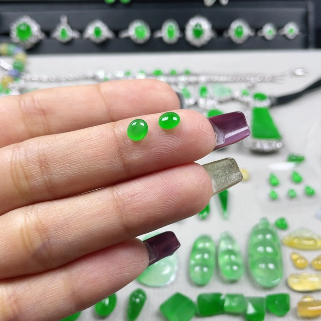 翡翠裸石阳绿蛋面