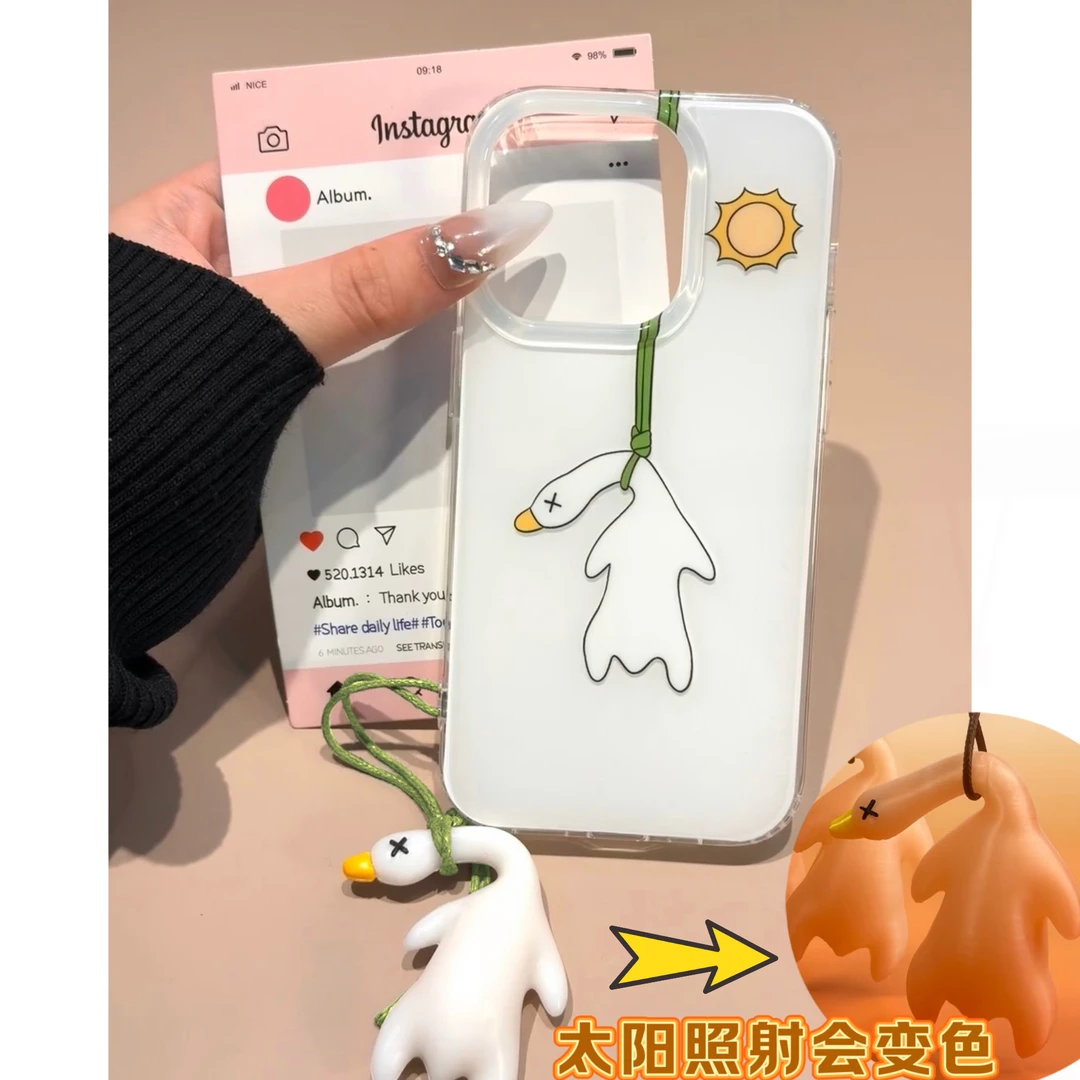 暴晒变色鸭子挂件适用iPhone16苹果手机壳1415华为vivo小米oppo女