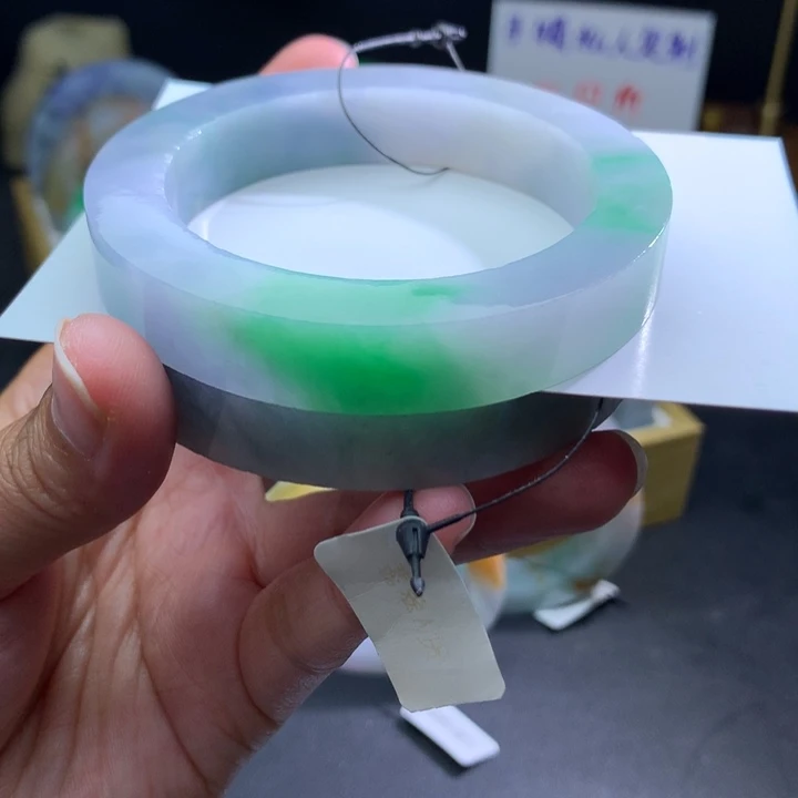 定制翡翠未镶嵌翡翠手镯