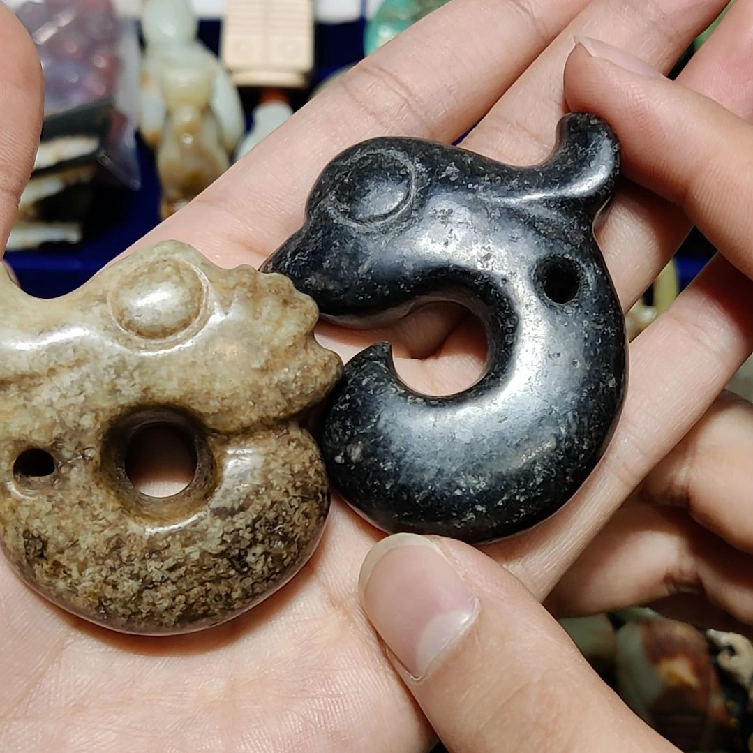 透闪石质玉未镶嵌颈饰