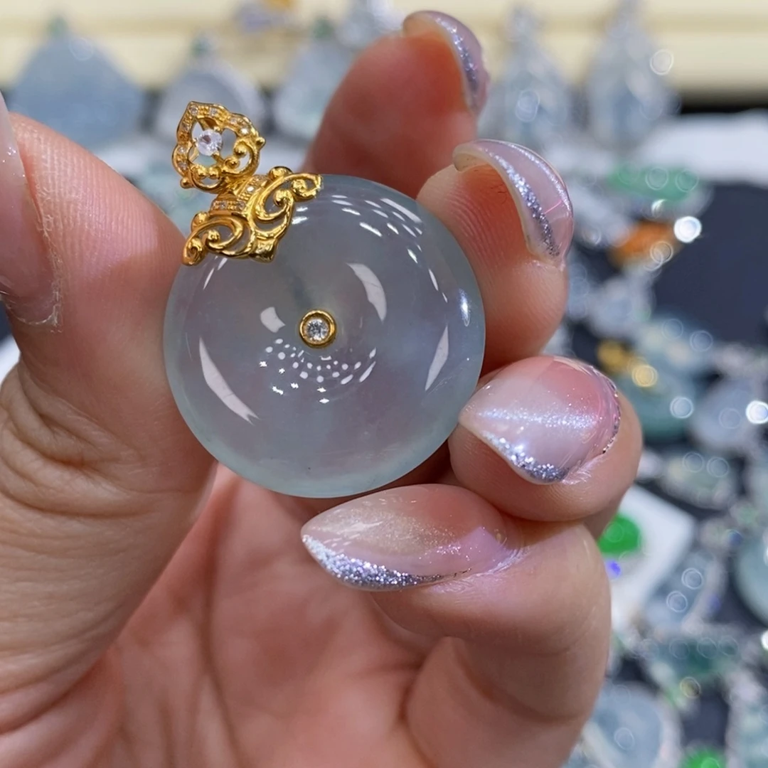 翡翠18K金镶嵌颈饰