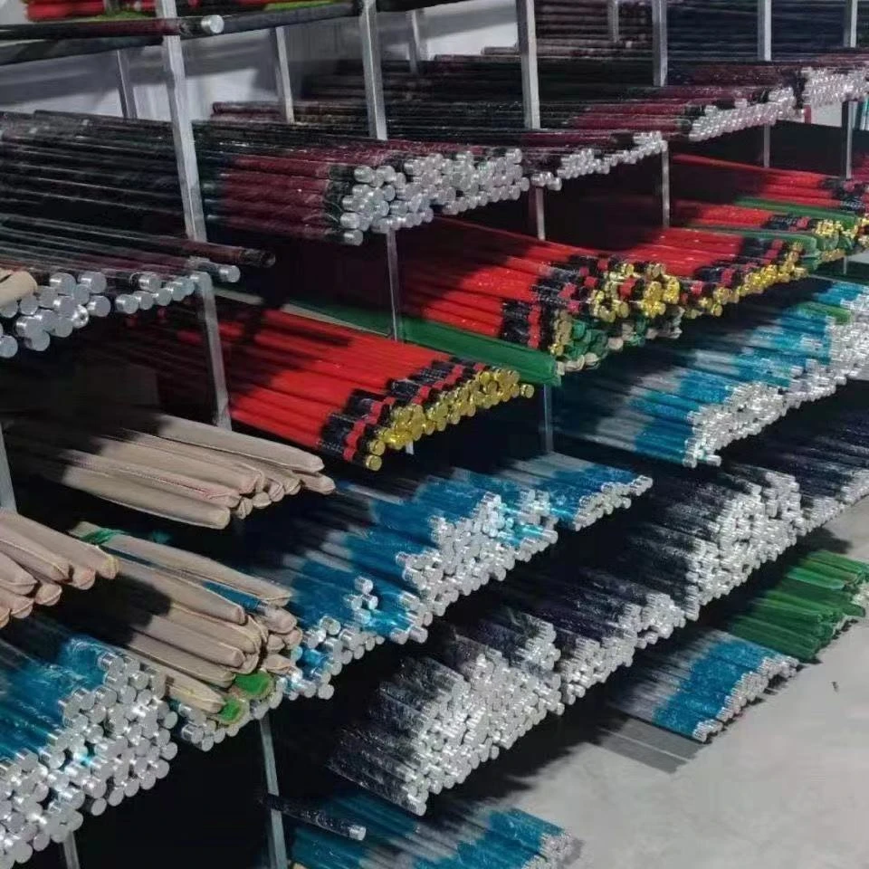 福利钓竿每人一支