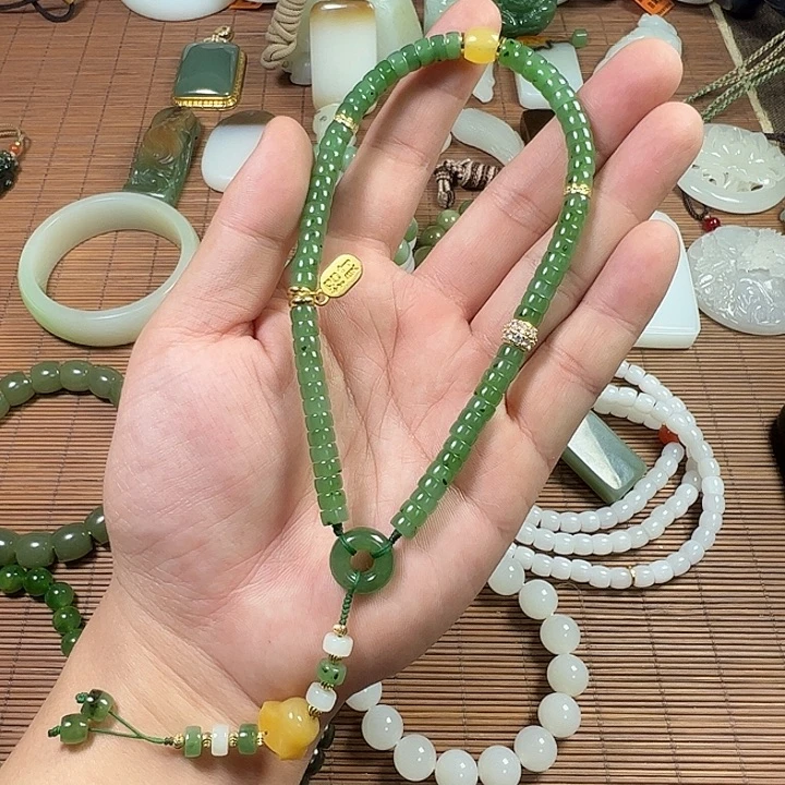 和田玉未镶嵌吊坠(赠链)