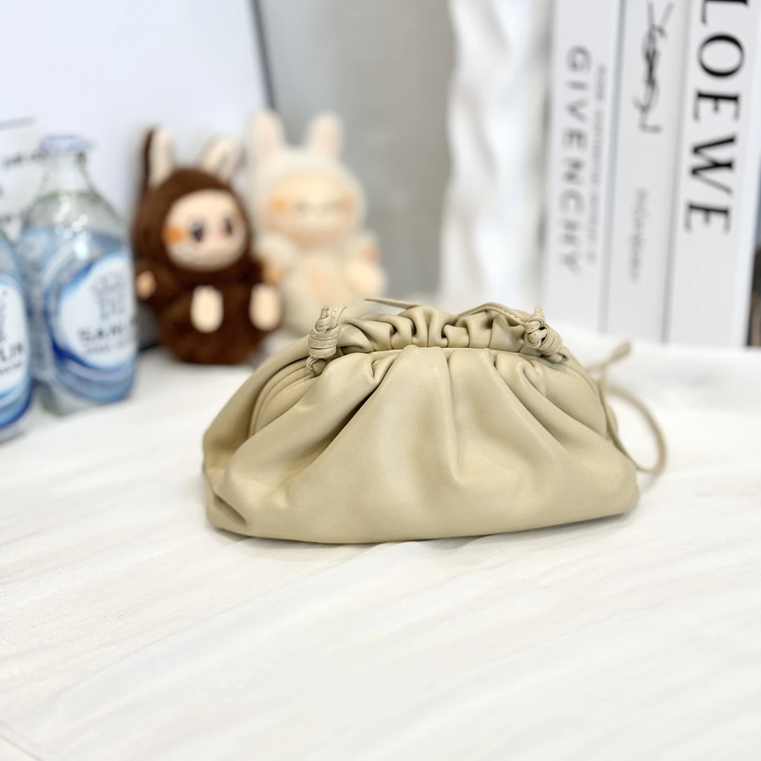 95新 BOTTEGA VENETA/葆蝶家 BV/云朵包/奶茶色/斜挎包/好看百搭