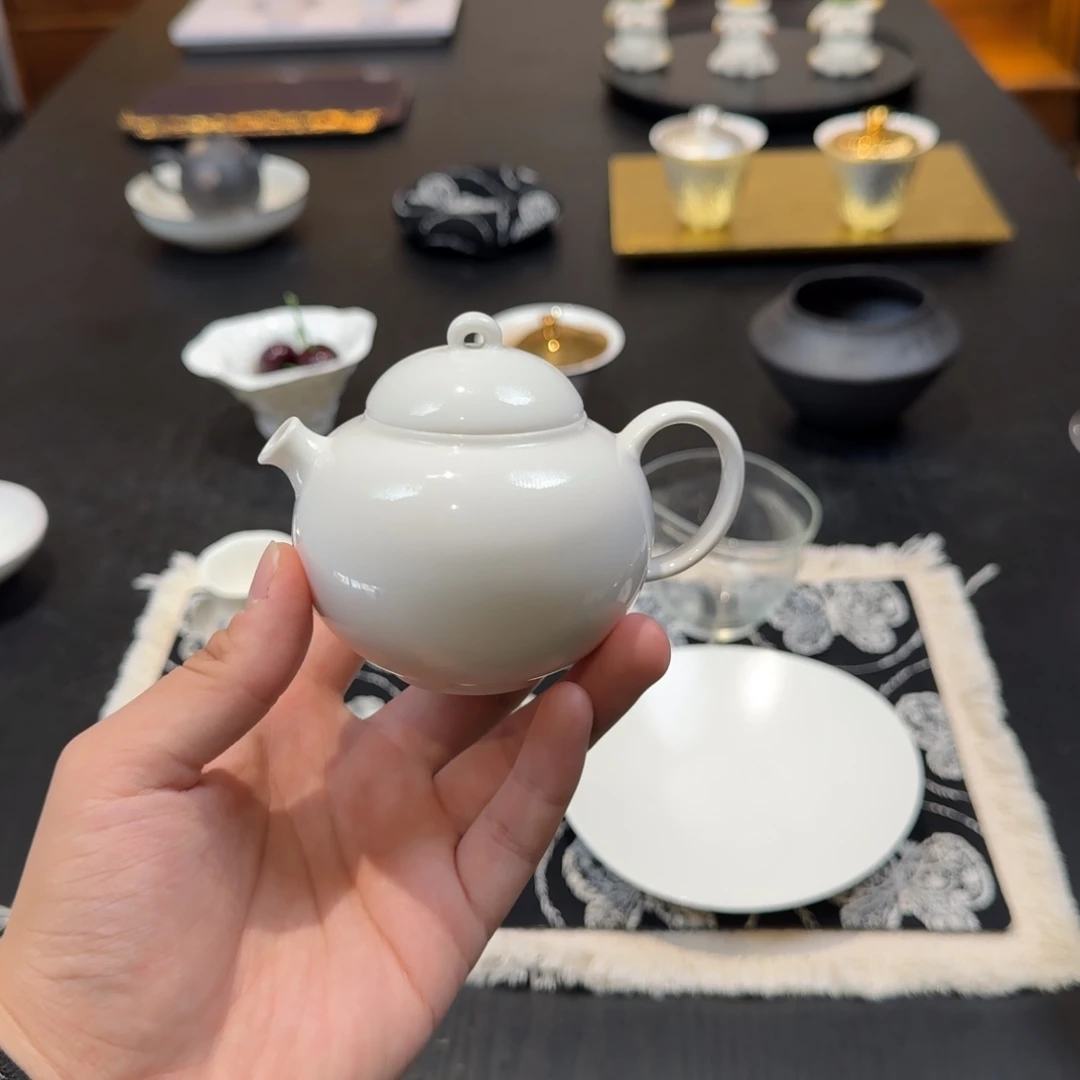 羊脂玉素烧文旦壶