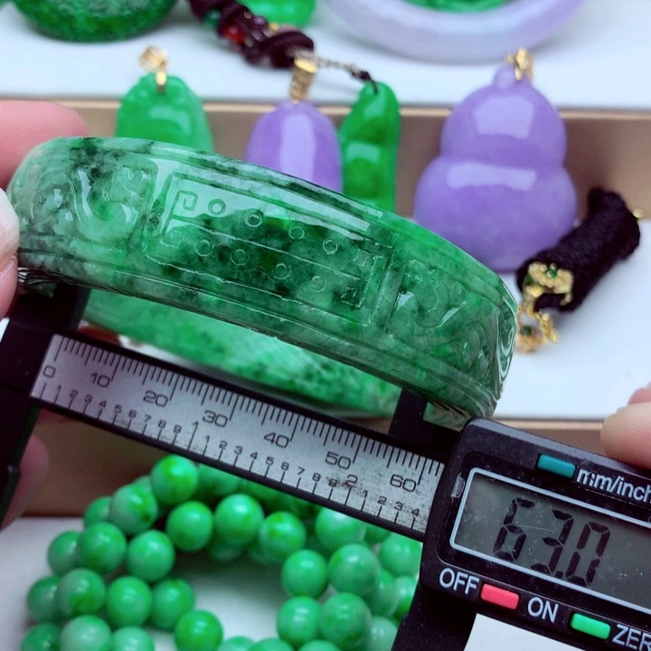 翡翠未镶嵌手镯…．．