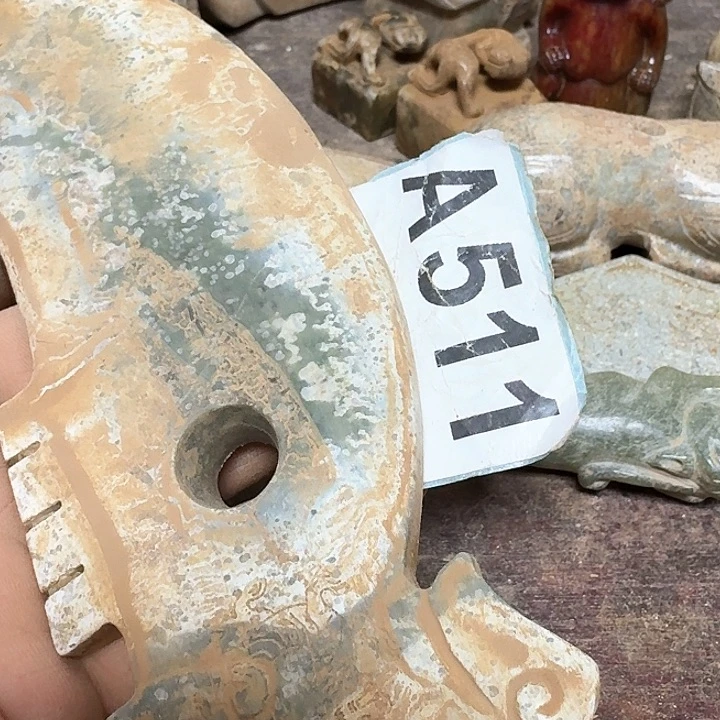 和田玉颈饰未镶嵌习*