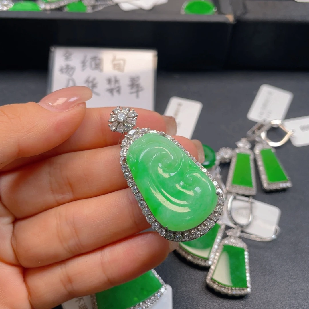 翡翠银S925镶嵌颈饰翡翠