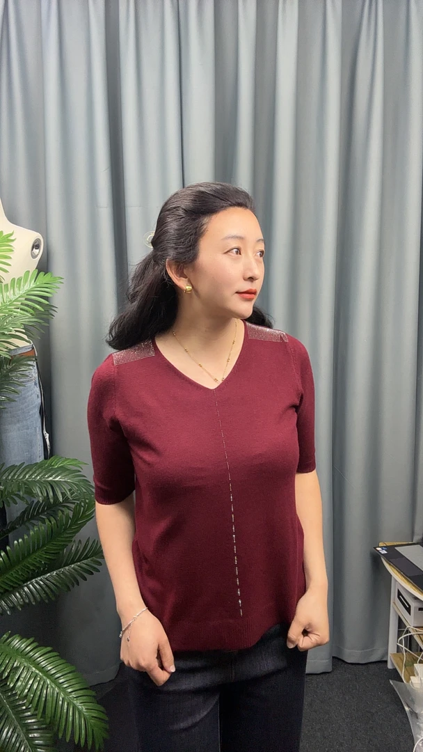 新款女士V领毛衣中袖