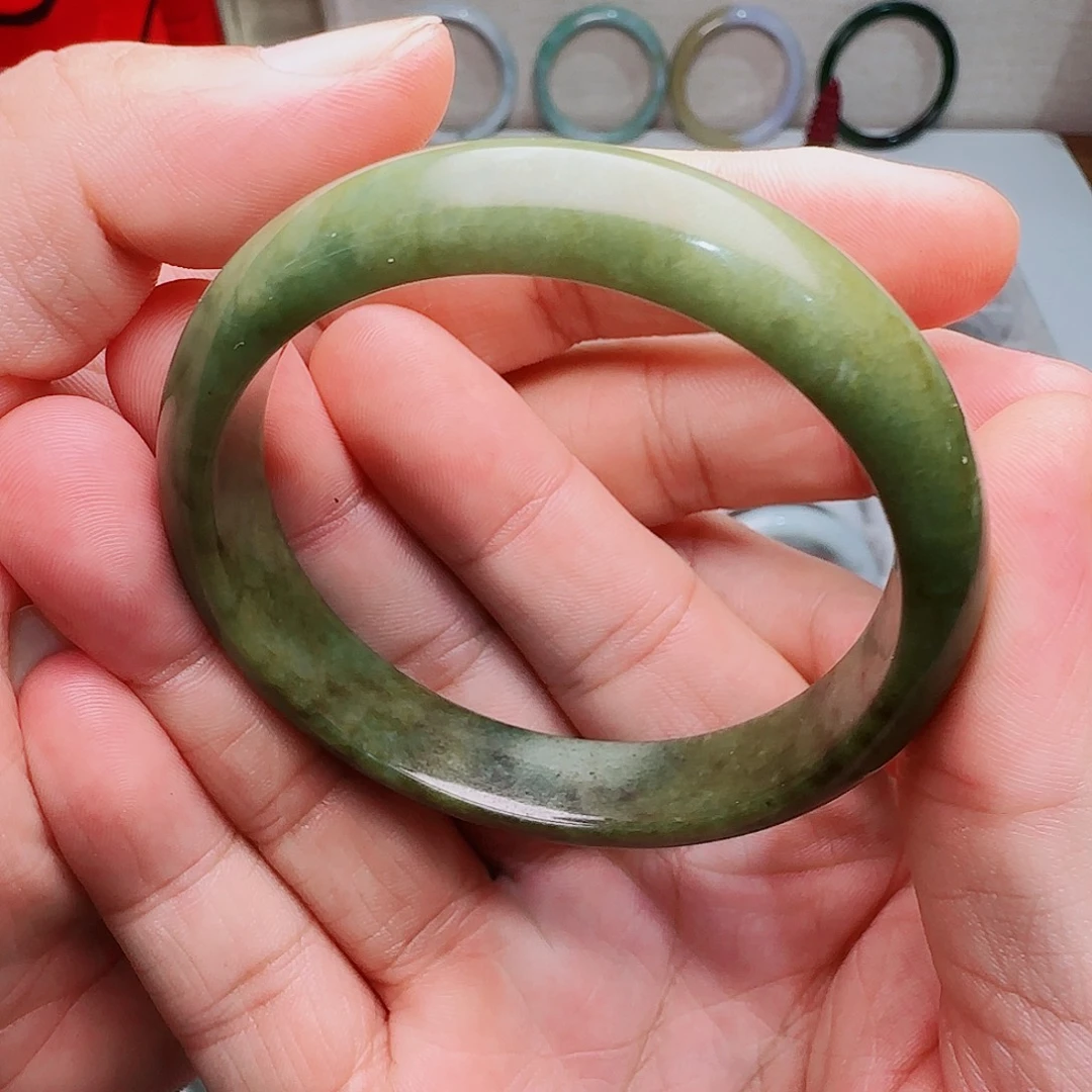 翡翠未镶嵌手镯缅料