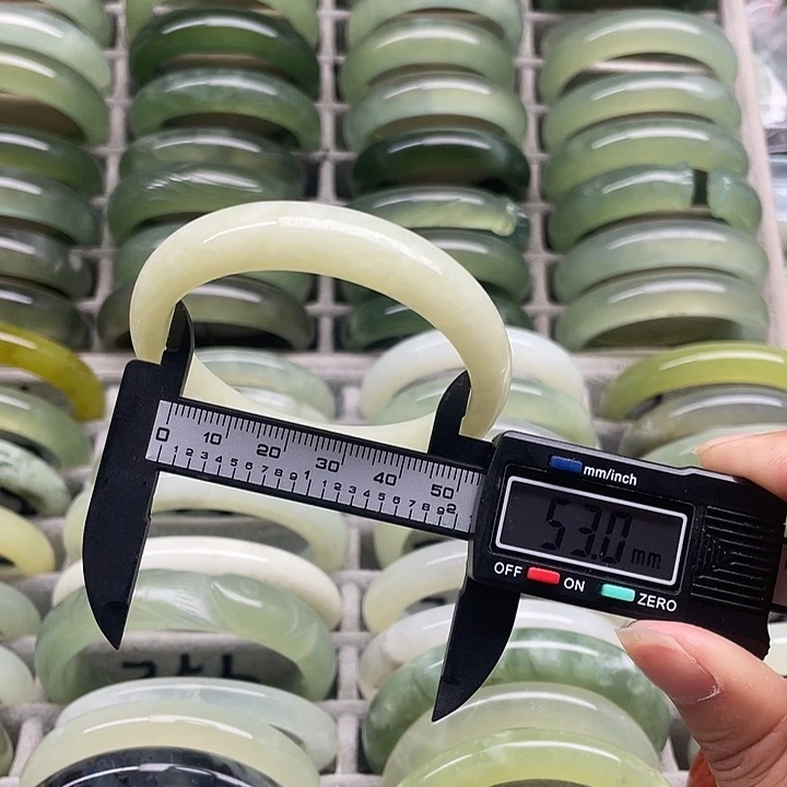 蛇纹石玉未镶嵌手镯275