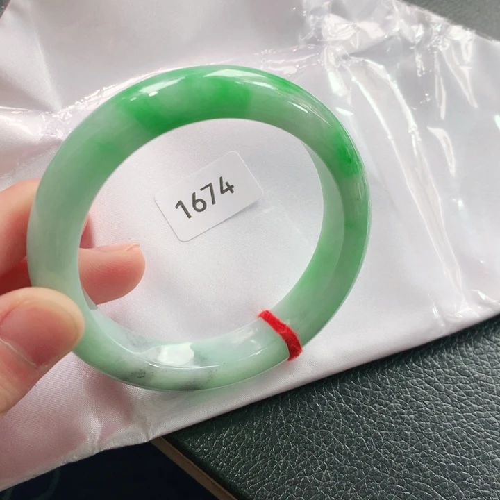 翡翠手镯未镶嵌天然翡翠手镯