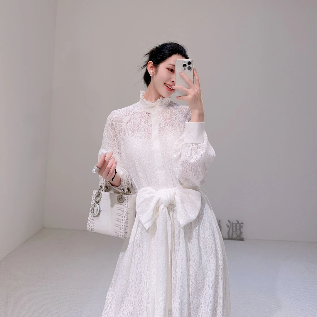 嫚渡2025春夏款重工镂空蕾丝花边领口纯白色温柔气质仙女裙连衣裙