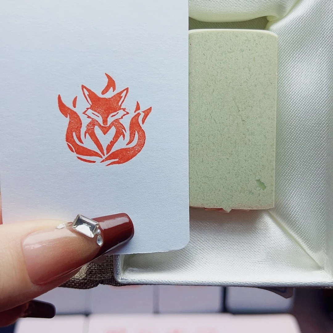 寿山石印石九尾红狐2.5