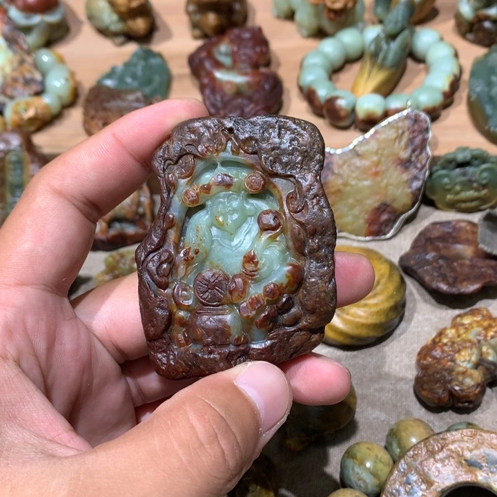 未镶嵌岫岩河磨玉（透闪石质玉）挂件