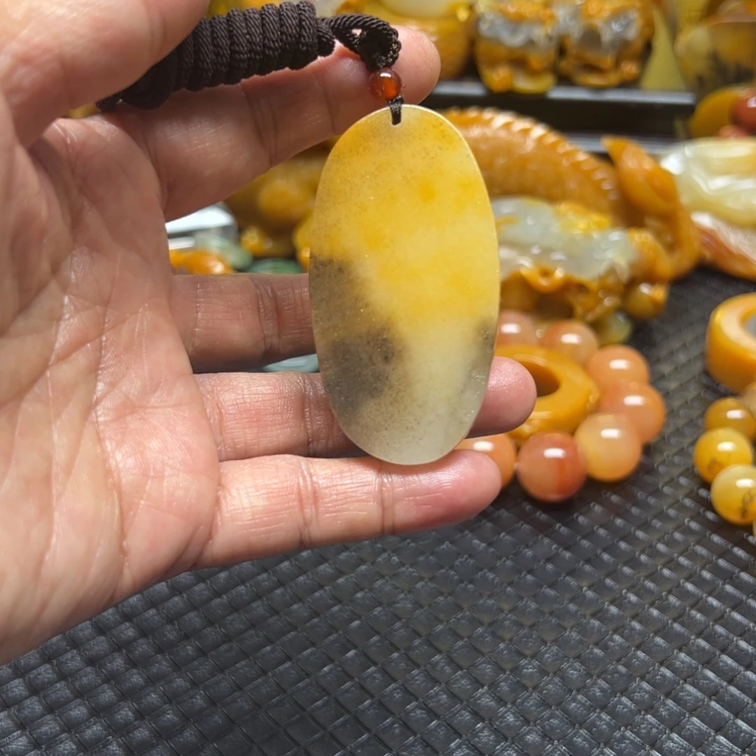 石英质玉未镶嵌颈饰