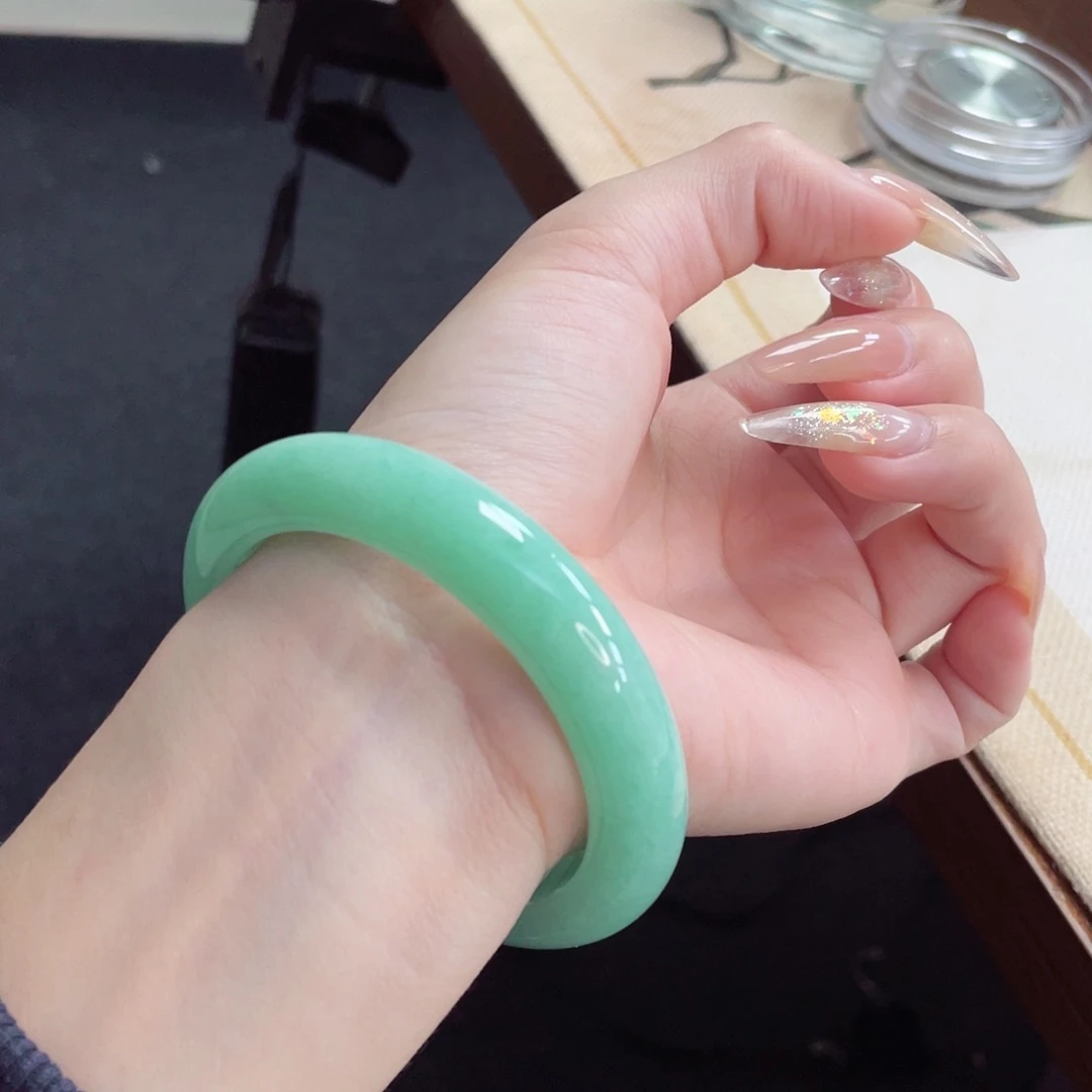 未镶嵌手镯翡翠55.6种老肉细果阳绿满色4号