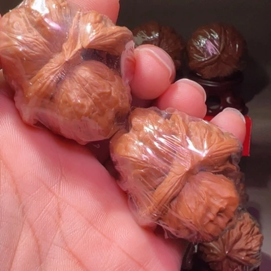 把件文玩核桃顶级蛤蟆头犀牛望月