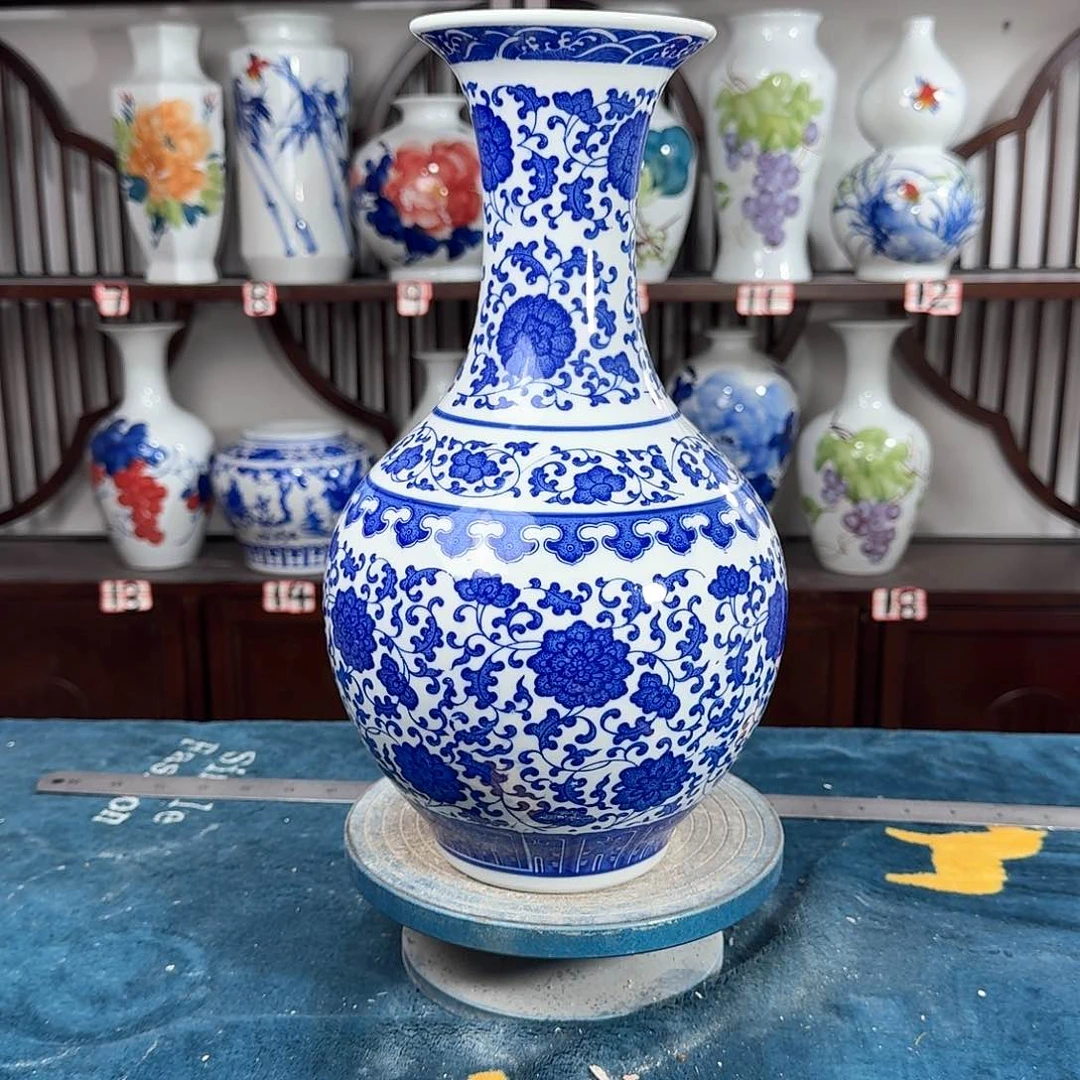 摆件景德镇陶瓷缠枝