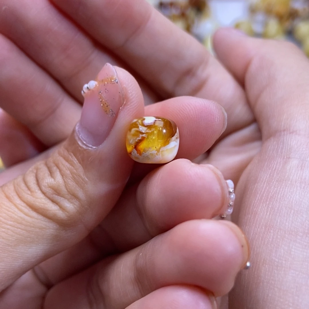 琥珀珠宝奇石未镶嵌暴****户