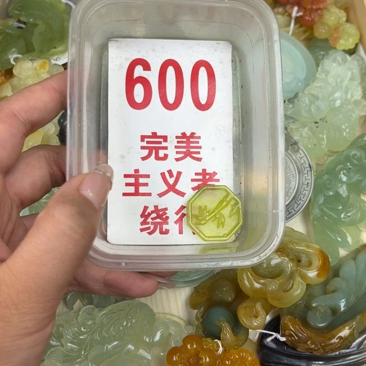 蛇纹石玉足银镀金镶嵌颈饰