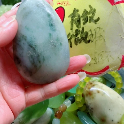 蛇纹石玉未镶嵌手把件