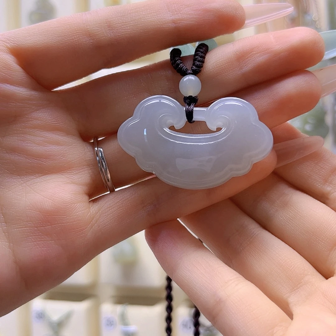 芮***芮和田玉未镶嵌吊坠(赠链)