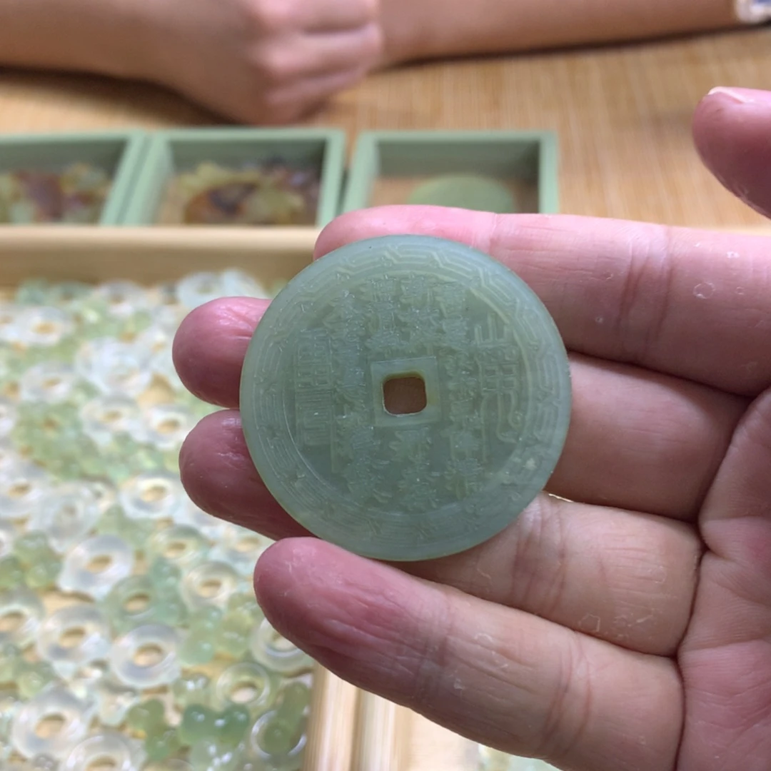 蛇纹石玉未镶嵌吊坠