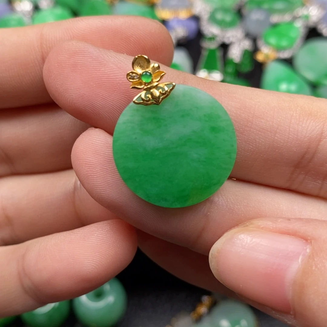 翡翠18K金镶嵌颈饰翡翠