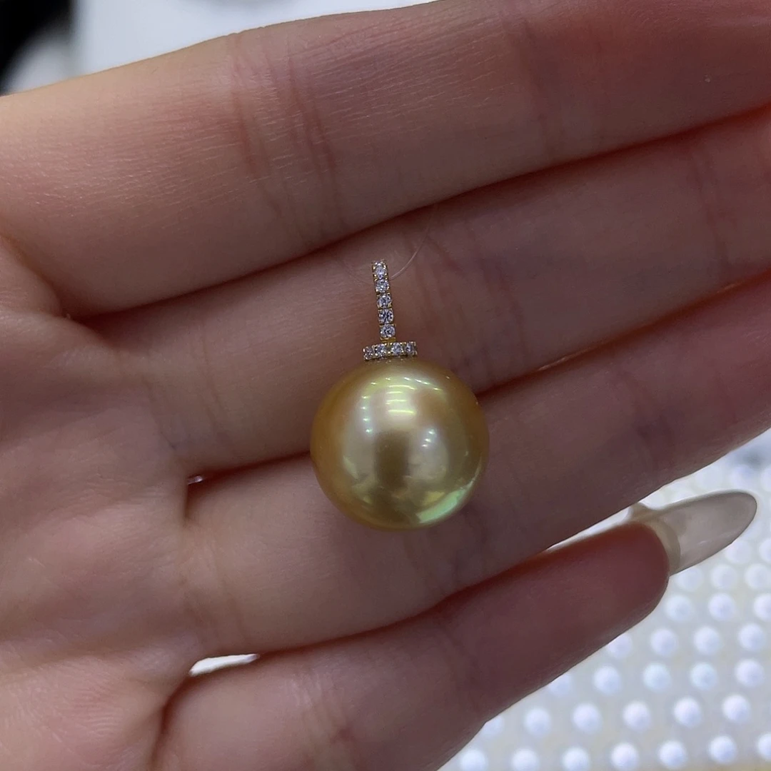 18K金镶嵌吊坠(不含链)海水珍珠