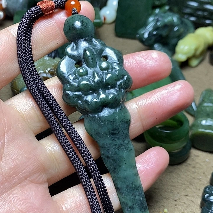 和田玉未镶嵌颈饰