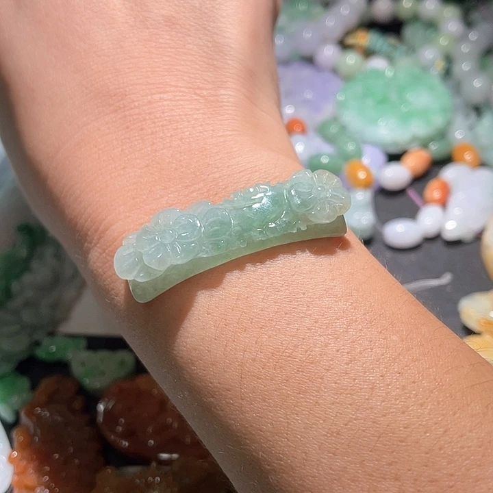 颈饰未镶嵌翡翠天