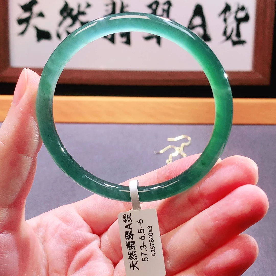 翡翠手镯未镶嵌天然翡翠