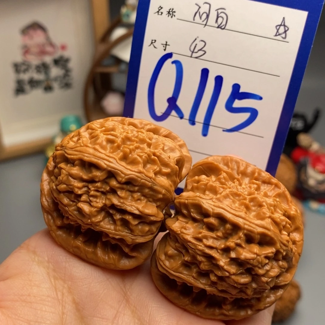 文玩核桃吊坠白狮子43