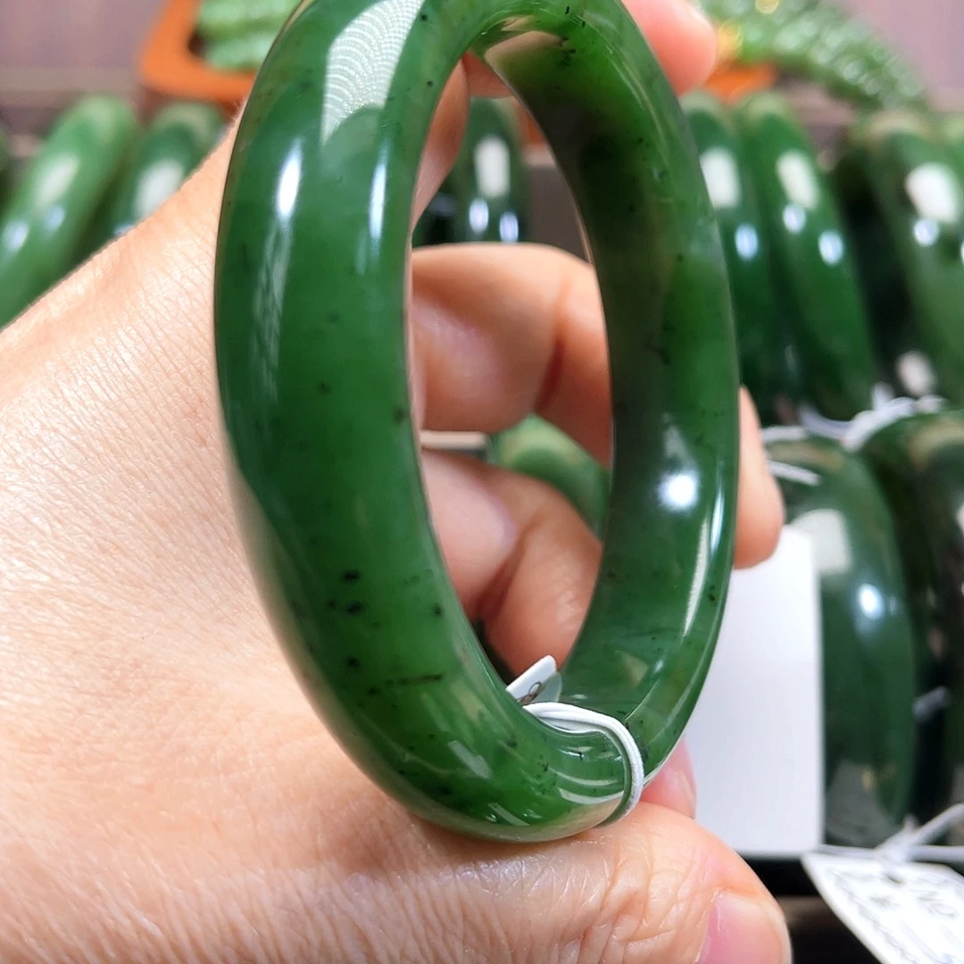 和田玉（碧玉）未镶嵌手镯