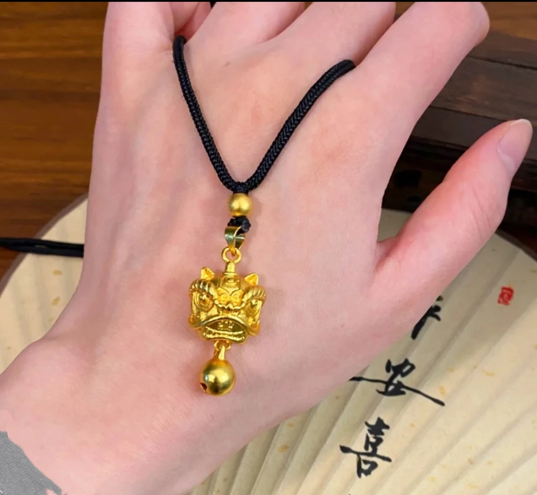 铜合金吊坠 古法鎏金錾刻实心立体瑞兽铃铛小醒狮吊坠项链
