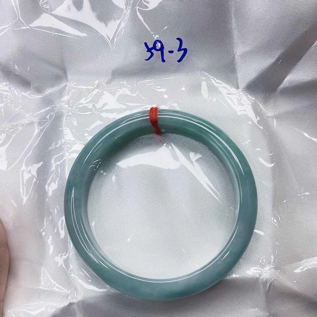 翡翠手镯未镶嵌多样性