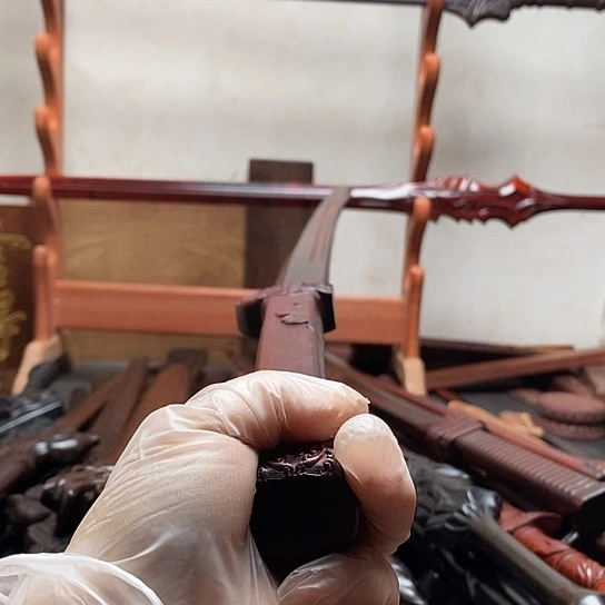 紫檀木木木90长绣春刀瑕